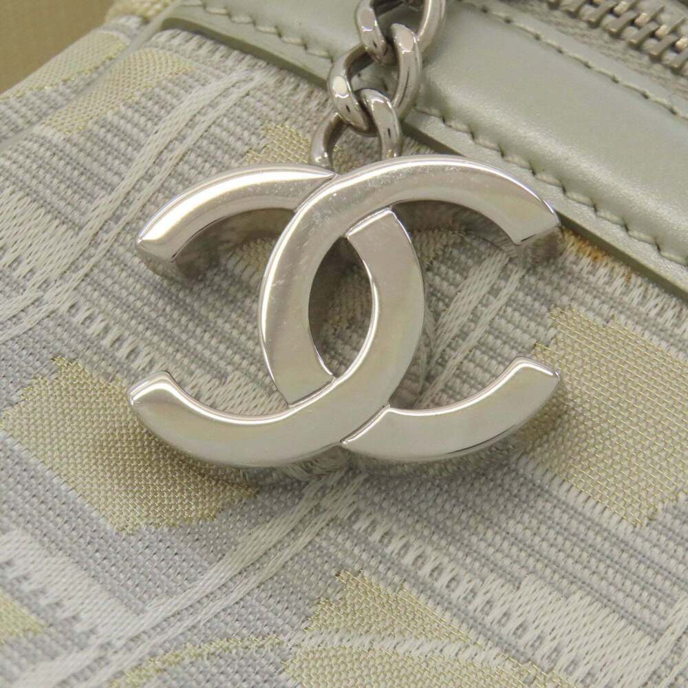 CHANEL Cream Shoulder Bag - Picture 14 of 16